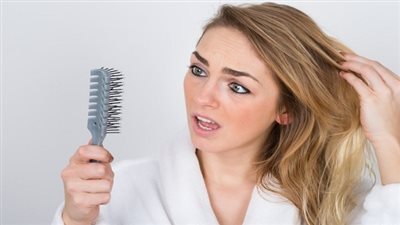 8 أشياء تؤدي لزيادة تساقط الشعر.. تعرفي عليها!