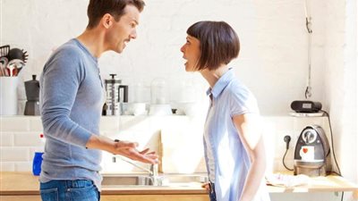 كيفية التعامل مع الزوج الفضولي؟