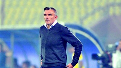 عاجل.. كريم شحاتة يفجر مفاجأة من العيار الثقيل عن اسم مدرب الأهلي الجديد