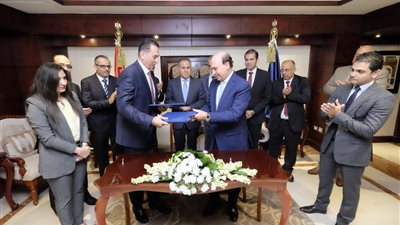 مميش: 3 عقود جديدة بشرق بورسعيد باستثمارات محلية وأجنبية