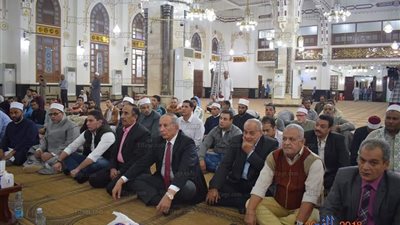 محافظ البحر الأحمر يشارك الاحتفال بالمولد النبوي بمسجد الميناء بالغردقة (صور)