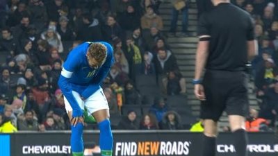 نيمار يغادر لقاء البرازيل والكاميرون مصابا