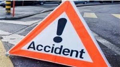 الفحص: اصطدام سيارة خفيفة بشجرة يسفر عن 5 إصابات