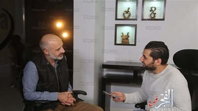 حازم سمير: العمل مع بوسي ممتع.. وشريف عرفة مثلي الأعلى فنيًا 