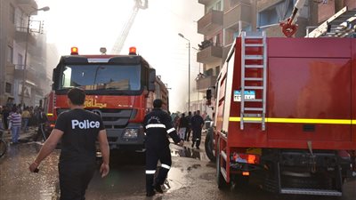 السيطرة على حريق شب داخل شقة سكنية بالوراق دون إصابات