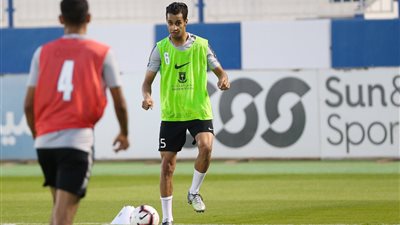 خيسوس يُركز مع لاعبي الهلال على التمرير والحركة بدون كرة 