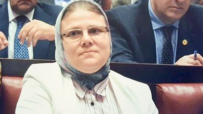 برلمانية تتقدم بطلب إحاطة بسبب انتشار أدوية مصانع 