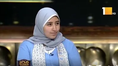 قصة أول فتاة مسلمة محجبة ترتل الترانيم المسيحية داخل كنيسة