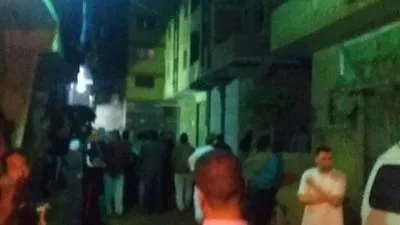 عاجل.. تصدع أحد العقارات بفيصل.. والسكان يرددون الشهادتين (فيديو)