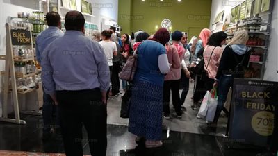 ازدحام بمول العرب تزامنا مع 