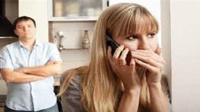 رجل يكتشف خيانة زوجته مع صهره