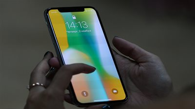 بسبب الطلب على آيفون XS وآيفون XS Max.. آبل تعود لإنتاج آيفون X