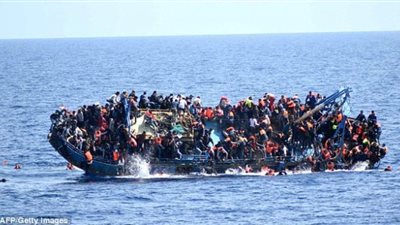 إنقاذ نحو 900 مهاجر قبالة الساحل الجنوبي لإسبانيا