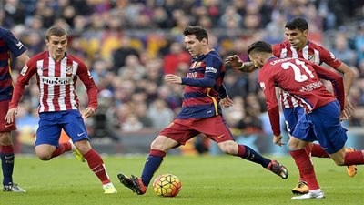 موعد مباراة برشلونة وأتليتكو مدريد بالدوري الإسباني والقنوات الناقلة 