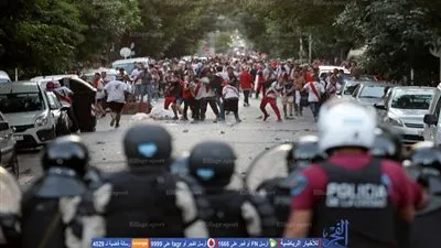 اشتبكات عنيفة بين جماهير ريفر بليت والشرطة الأرجنتيتية