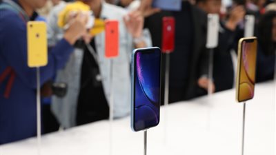 بعد إطلاقه بشهر.. أبل تنوي خفض أسعار iPhone XR