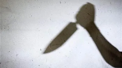 بعد رغبته الزواج من آخرى.. مغربية تقدم صديقها طبخة شهية للعمال!