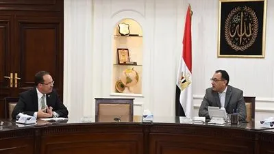 رئيس الوزراء يبحث مع 