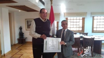 مجدي أحمد علي يتسلم جائزة الدولة للفنون بعد تأخر 4 سنوات.. فما السر؟!