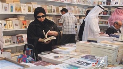 معرض الكويت للكتاب يجذب 300 ألف زائر رغم الطقس السيء