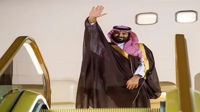 الرئيس السبسي في مقدمة مستقبلي ولي العهد في مطار تونس