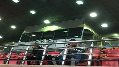 ثلاثي الأهلي المستبعد يؤازر الفريق من مقصورة السلام