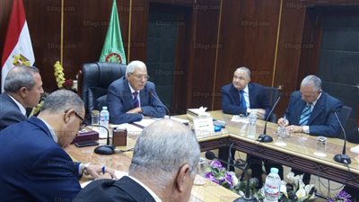 محافظ الدقهلية يلتقي مديري المستشفيات لبحث تحسين الخدمات الطبية (صور)