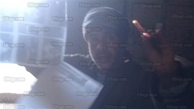 شخص يستنجد لإنقاذ طفله بعد وفاة ابنه الأخر بسوهاج (صور)