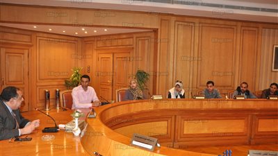 رئيس جامعة حلوان يجتمع باللجنة العليا لاتحاد الطلاب