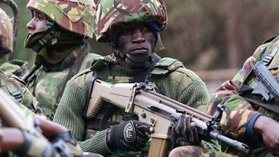 ضابطان في الشرطة الكينية يشاركان في هروب متهمين بالرشوة 