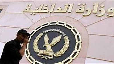 ضبط موظف بشركة سياحة لبيع تأشيرات مزورة بـ55 ألف جنيه 