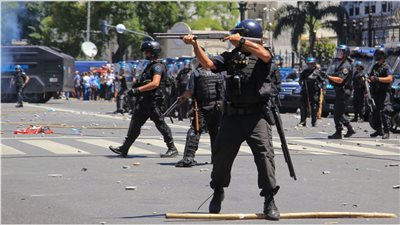 مع انطلاق قمة العشرين.. شرطة الأرجنتين تعثر على سيارة بها زجاجات 