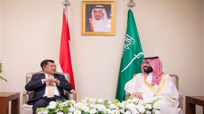 ولي العهد يلتقي نائب الرئيس الإندونيسي على هامش قمة العشرين