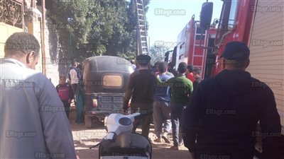 3 سيارات إطفاء تسيطر على حريق فى مصنعين بلاستيك وكرتون (فيديو)