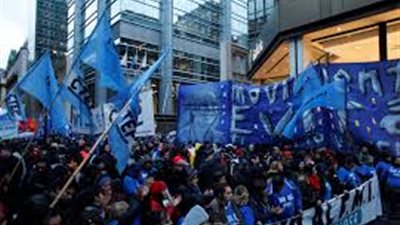 الآلاف يتظاهرون في بوينوس آيرس احتجاجاً على قمة العشرين