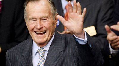 الكويت تطفأ أنوار أبراجها حدادا على وفاة بوش الأب