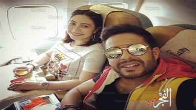 محمد حماقي يثير تساؤلات الجمهور بعد صورته مع بوسي!