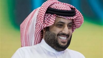 تركي آل الشيخ يوجه رسالة للفائز بالسيارة في مباراة النصر والوحدة