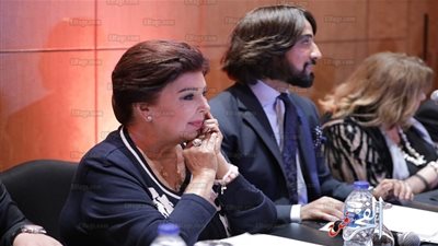 رجاء الجداوي تعلق على الإطلالات العارية للنجمات بالقاهرة السينمائي