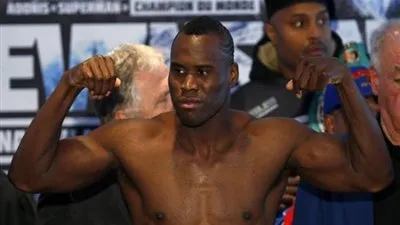 ملاكم كندي يرقد في المستشفى بعد تلقيه ضربة قاضية