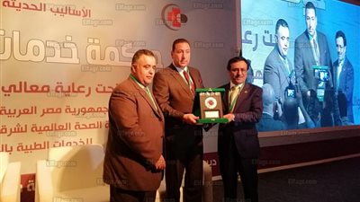 تكريم نقيب الصيادلة خلال مؤتمر الأساليب الحديثة لإدارة المستشفيات (صور)‎