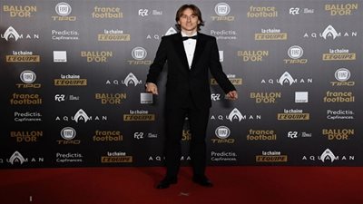 عاجل.. لوكا مودريتش يتوج بجائزة الكرة الذهبية 