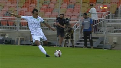 محمد عبد الشافي يصنع هدف التعادل للأهلي السعودي أمام وفاق سطيف الجزائري في البطولة العربية (فيديو)