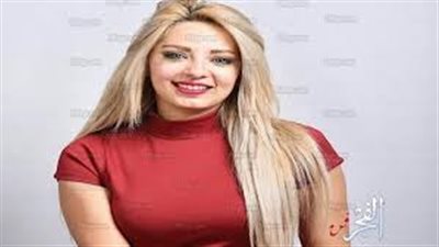 جولة مع الفنانين.. مي حلمي لجمهورها: احترت معاكم