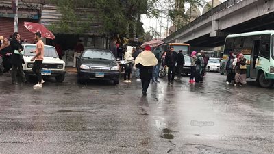 أمطار غزيرة تغرق شوارع القاهرة (صور)