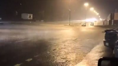 السعودية تواجه الطقس السيئ.. رعد وأمطار وفيضانات