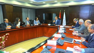 وزير النقل يلتقي وفد البنك الدولي لبحث التعاون في مجال السكك الحديدية  