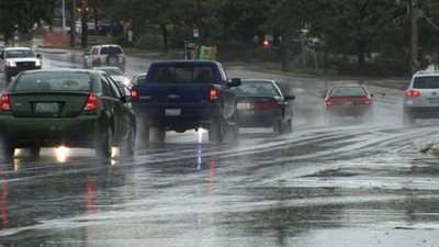 12 نصيحة لقائدي السيارات لتفادي مخاطر الطقس السيئ.. تعرف عليهم