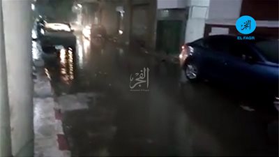 تواصل سقوط الأمطار على شوارع القاهرة (فيديو)