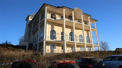 وفد الحكومة اليمنية: لا سلام دون إلقاء الحوثيين لسلاحهم